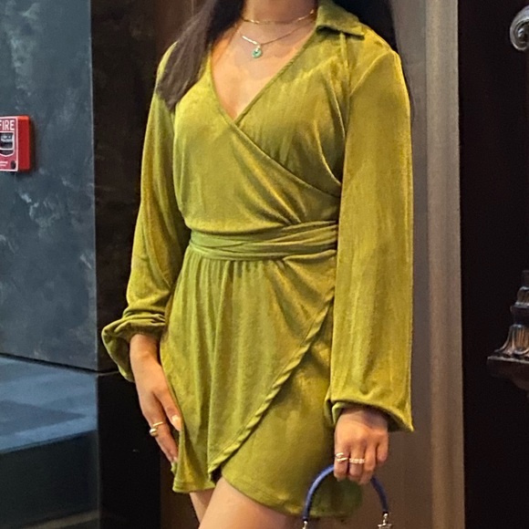 Green Flowy Wrap Dress - Picture 5 of 6